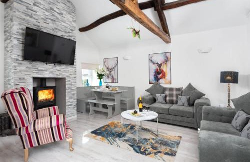 Hethersgill House | Beautiful 2-Bed Cottage near Carlisle with Hot Tub