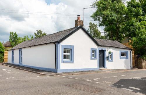 Hethersgill House | Beautiful 2-Bed Cottage near Carlisle with Hot Tub