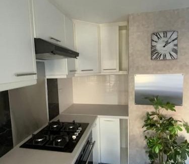 Seaford Apartment | Beautiful 2 bed grd floor flat fantastic location