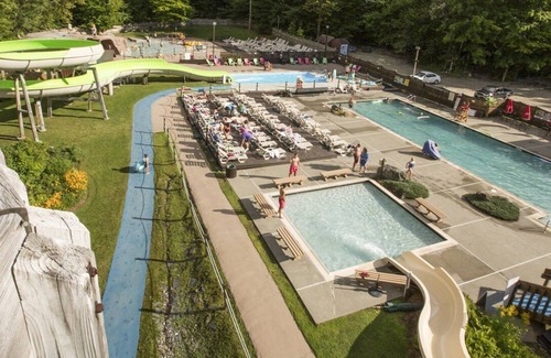 Jeffersonville Apartment | Beautiful 2 bedroom unit at resort, sleeps 10