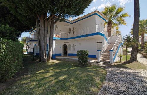 Almancil Apartment | Beautiful 2 Bedroom Self Catering Apartment with Private Pool and Garden in the Encosta do Lago Resort in Quinta do Lago