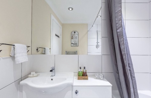 Glasgow Westend Apartment | Beautiful 2 Bedroom Apartment Glasgow West End Sleeps 4/5