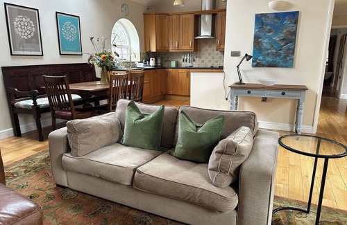 Bramerton House | Beautiful 2 bedroom Coach House near Norwich and the Norfolk Broads