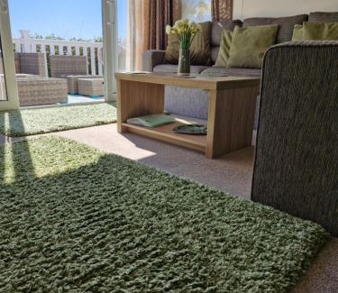 St. Florence Resort | Beautiful 2 bedroom caravan, holiday park Tenby