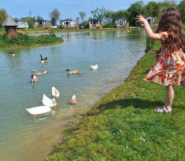 St. Florence Resort | Beautiful 2 bedroom caravan, holiday park Tenby