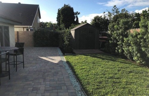 Santa Ana House | Beautiful 2-bedroom MTR house in south Santa Ana with WiFi, king bed and a crib