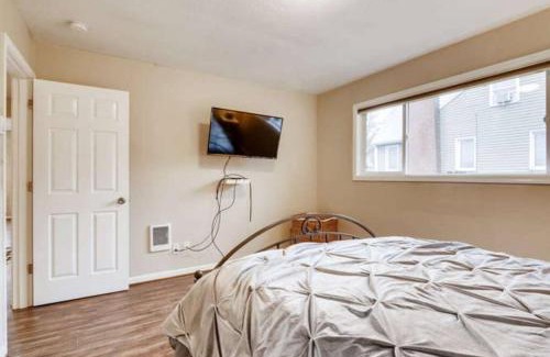 Beaverton House | Beautiful 2 Bedroom Unit w/FAST FREE WIFI