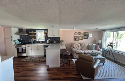 Tawas City Cabin | Beautiful 2-bedroom cabin in East Tawas