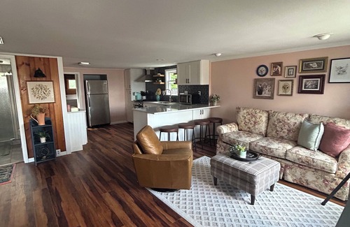 Tawas City Cabin | Beautiful 2-bedroom cabin in East Tawas