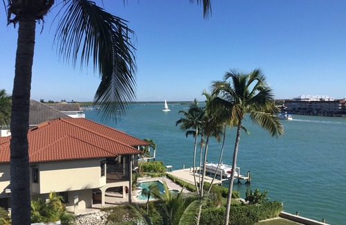 Isles of Capri Apartment | Beautiful 2 BR, 2 Bath condo on Isle of Capri, 5 mile to Marco Island n n