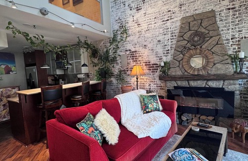 Grantville Apartment | Beautiful 2 Level Loft in Mission Valley, San Diego. 2 Bed 2 Bath, parking+pool!