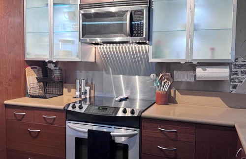 Grantville Apartment | Beautiful 2 Level Loft in Mission Valley, San Diego. 2 Bed 2 Bath, parking+pool!