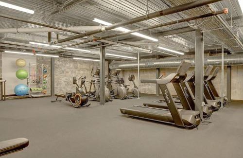 Westown Apartment | Beautiful 2BD near Historic Pabst Brewery - Fiserv