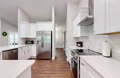 Brooksville House | Beautiful 3-bdrm in WEEKI WACHEE! Close to beaches, hospitals, golf & SPLASH PAD