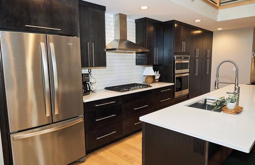 Utica Condo | Beautiful 3 bed 2.5 bath condo w/pullout sofa in downtown Utica