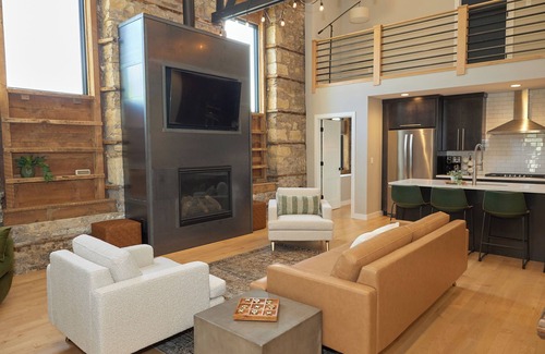 Utica Condo | Beautiful 3 bed 2.5 bath condo w/pullout sofa in downtown Utica