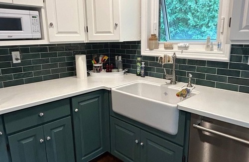 Rosseau Cottage | Beautiful 3-bed, 2-bath, 4 season cottage on 375ft of waterfront (Dog friendly)