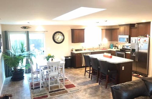 South Colby House | Beautiful 3 bed 2 bath house 2mi from ferry to downtown Seattle