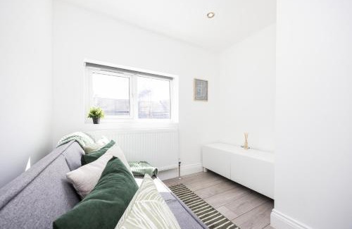 Shepherd's Bush Apartment | Beautiful 3-Bed Apartment in Shepherd's Bush