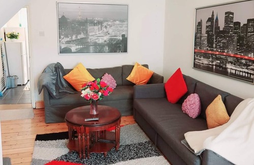 Chatham House | Beautiful 3-Bed House in Chatham