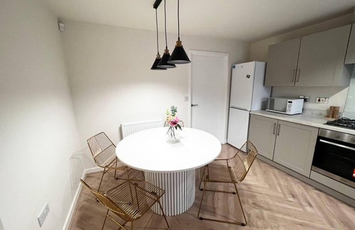 Bradford House | Beautiful 3-bed House in Bradford