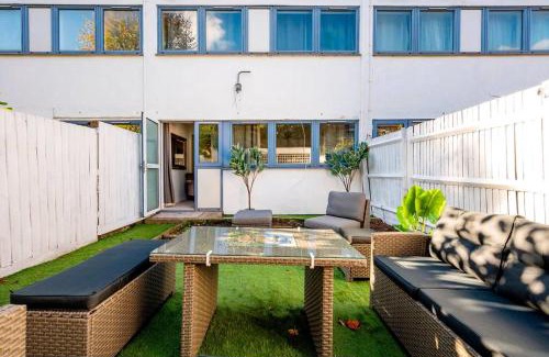 Harrow Road Apartment | Beautiful 3-bed house-the centre