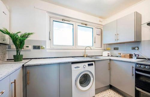 Harrow Road Apartment | Beautiful 3-bed house-the centre