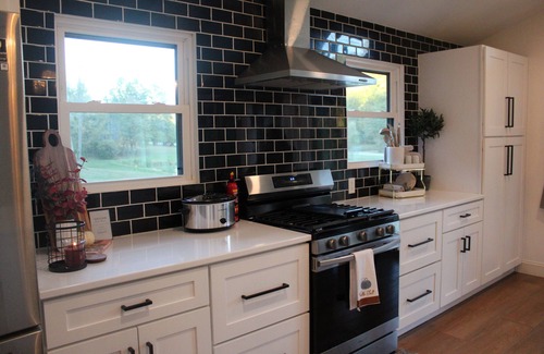 Sherrodsville House | Beautiful 3 bedroom/4 bathroom house near Atwood Lake with stocked pond