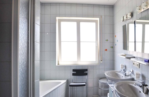 Meckenbeuren Apartment | Beautiful 3 bedroom apartment with views of the mountains. Near Messe FN, Playland ...