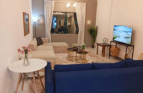 Al Majaz Apartment | Beautiful 3-bedroom Apartment