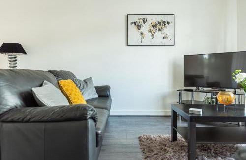 West Bromwich House | Beautiful 3 bedroom House near West Bromwich -contractors, Family, NHS