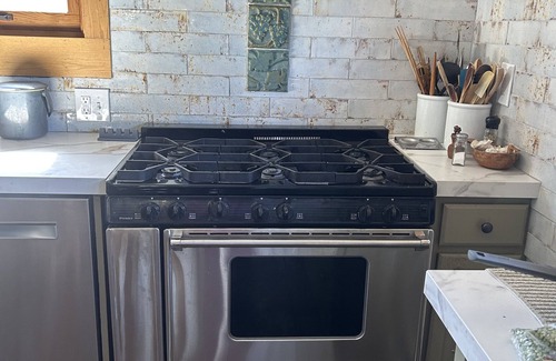 Piedmont Avenue House | Beautiful 3-bedroom historical house Oakland. 98 walk score.