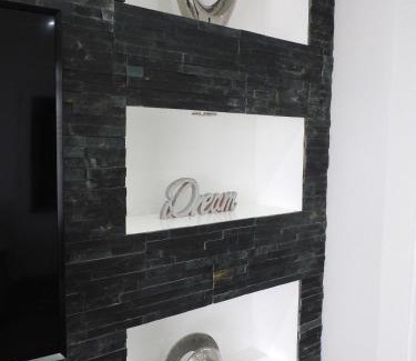 Harthill House | Beautiful 3 bedroom home with large garden 35 mins to Glasgow & Edinburgh