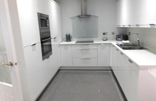 Harthill House | Beautiful 3 bedroom home with large garden 35 mins to Glasgow & Edinburgh