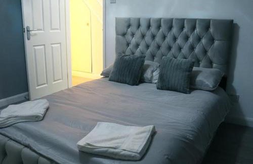 Coventry House | Beautiful 3 Bedroom House Coventry