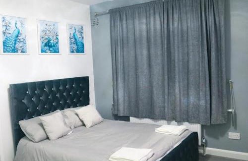 Coventry House | Beautiful 3 Bedroom House Coventry