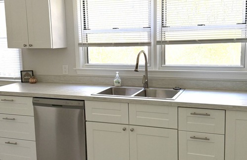 Bath House | Beautiful 3-bedroom house close to MSU and Downtown Lansing