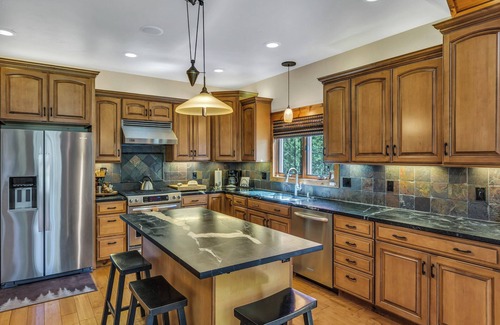 Pinehaven House | Beautiful 3 Bedroom Mountain Paradise near Lake Davis