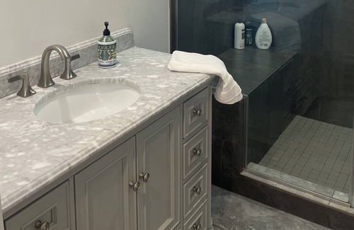 Valley Glen House | Beautiful 3 bedroom home with family sized pool