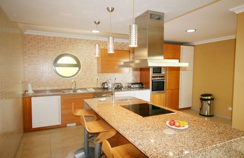 Porto de Mos House | Beautiful 3 Bedroom Villa w/Amazing Sea Views, Private Heated Pool, WiFi, AC