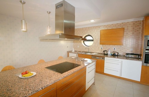 Porto de Mos House | Beautiful 3 Bedroom Villa w/Amazing Sea Views, Private Heated Pool, WiFi, AC