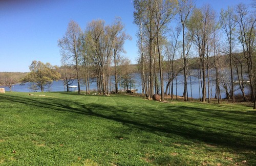 Eddyville Apartment | Beautiful 3 BR/2 BA Waterfront Apartment w/Stunning Lake View & Private Dock