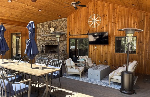 Lakeside House | Beautiful 3134 sq ft cabin on 1.3 acres, hot tub, fireplace, huge deck