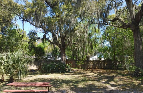 Brunswick House | Beautiful 3bd home with LARGE deck!