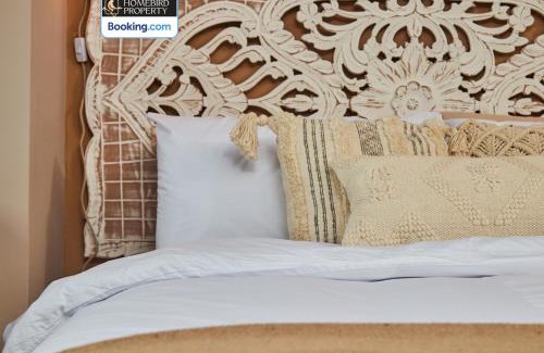 Leeds House | Beautiful 3BDR House By Homebird Property Management Short Lets & Serviced Accommodation Leeds With Free Parking & Free WiFi