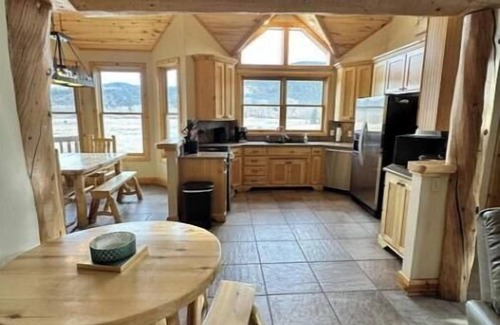 South Fork House | Beautiful 3bed 4bath cabin with Hot Tub. Close to Ski, Golf, Fish, Hike, 4x4