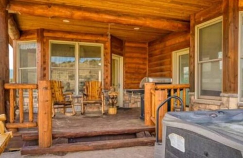 South Fork House | Beautiful 3bed 4bath cabin with Hot Tub. Close to Ski, Golf, Fish, Hike, 4x4