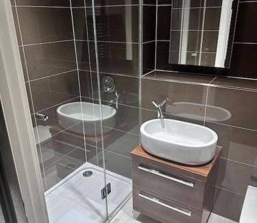 Royal Borough of Kensington and Chelsea Apartment | Beautiful 3bed3bath Kensington