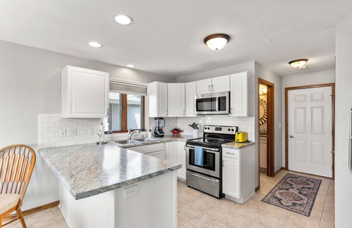 Kimberly House | Beautiful 3BR Home Dog-Friendly, Fenced Yard, Shuffleboard & Grill