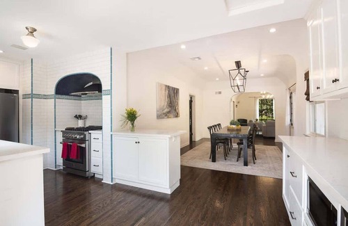 Pico - Robertson House | Beautiful 3BR Home w/Pool & Jacuzzi Prime LA Stay